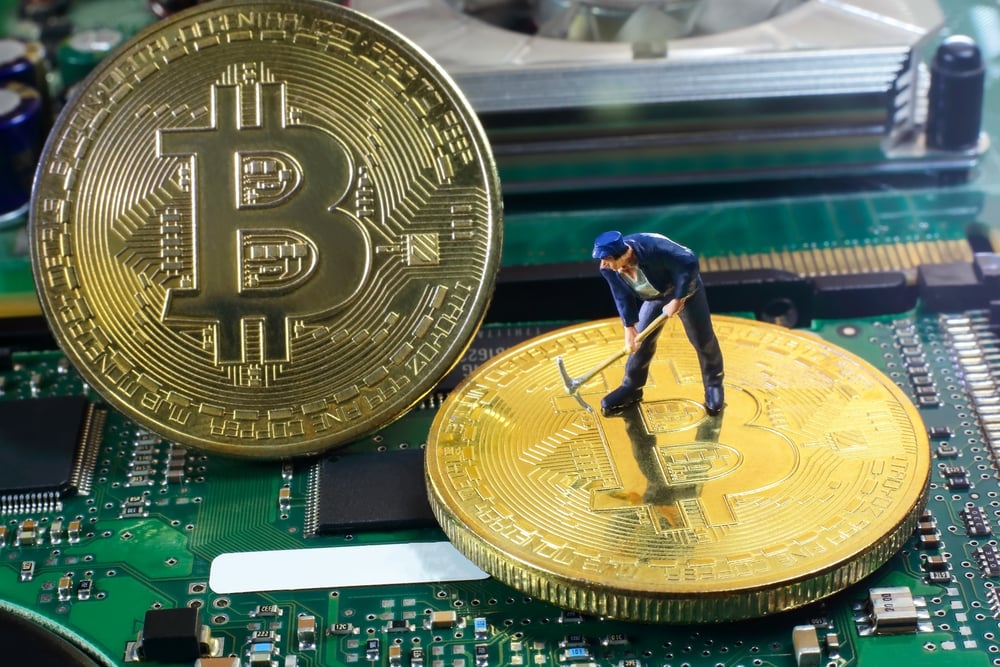 Bitcoin Hovers Around $70k as Halving Draws Closer